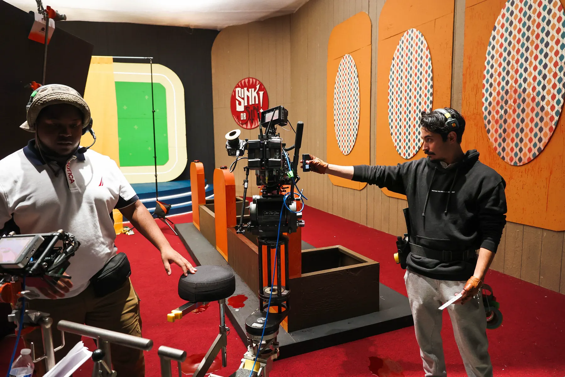 Behind the scenes on the set of Sink or Sin (2 of 14)