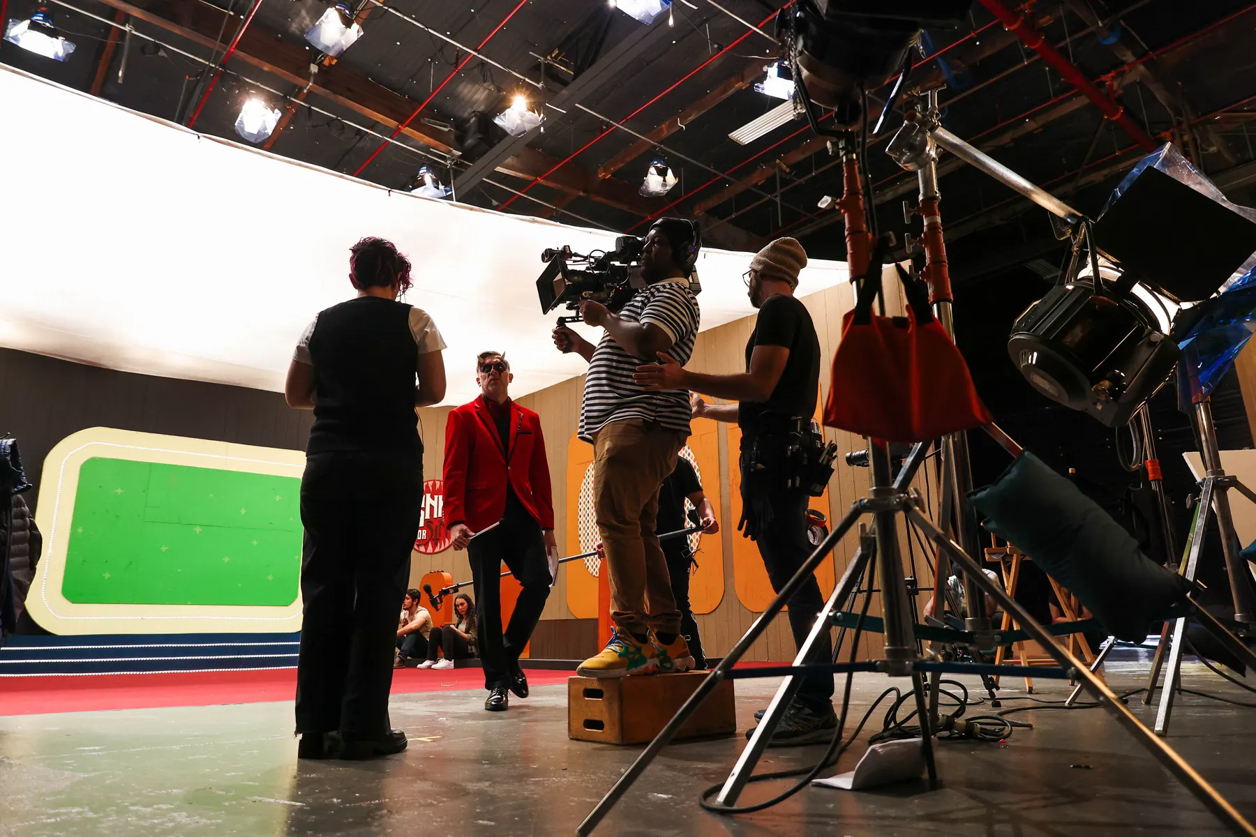 Behind the scenes on the set of Sink or Sin (8 of 14)