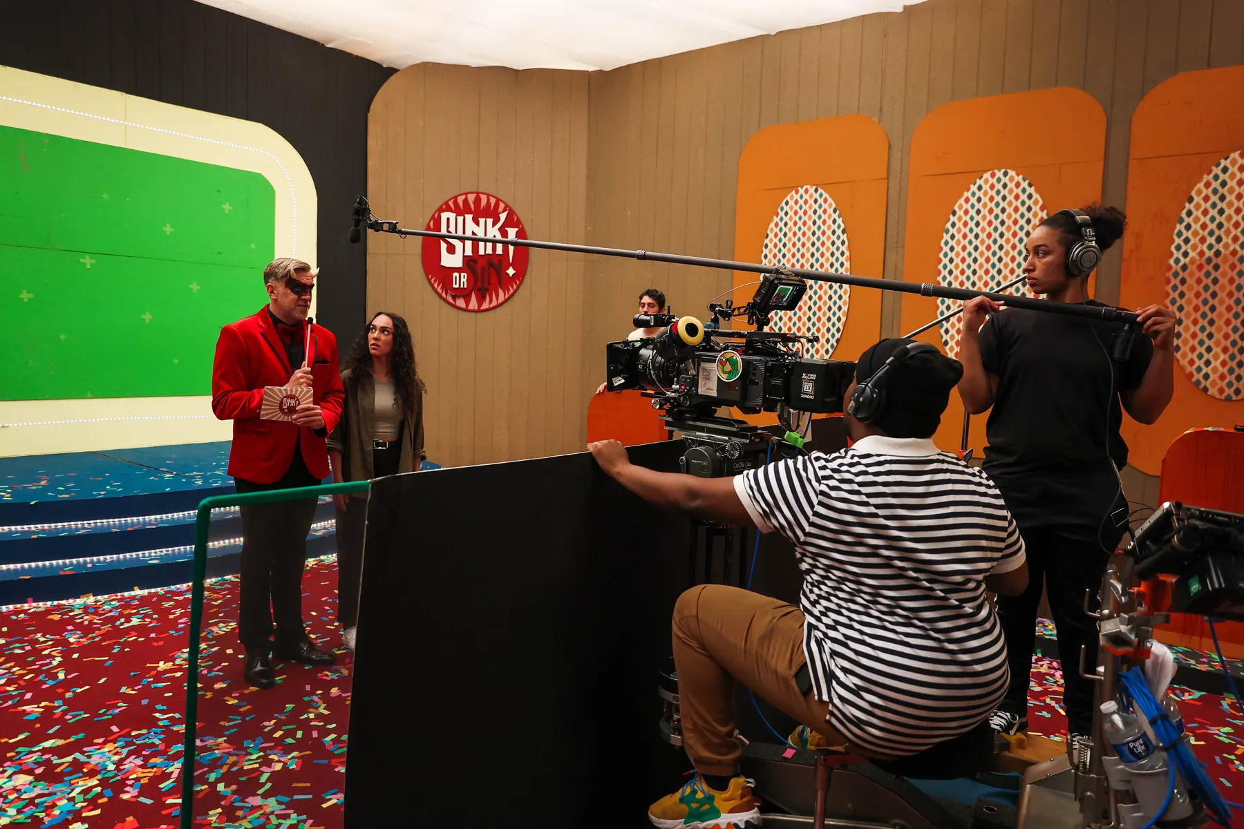 Behind the scenes on the set of Sink or Sin (9 of 14)