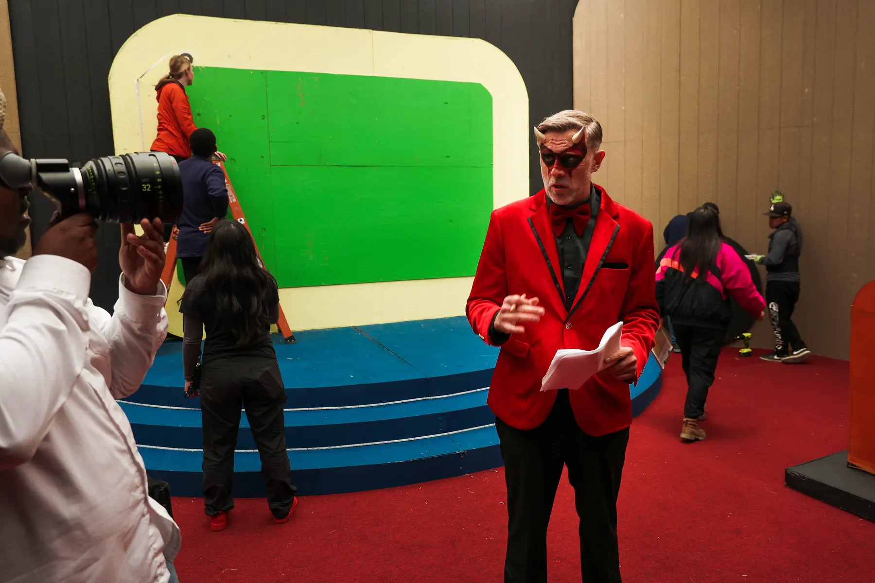 Behind the scenes on the set of Sink or Sin (14 of 14)