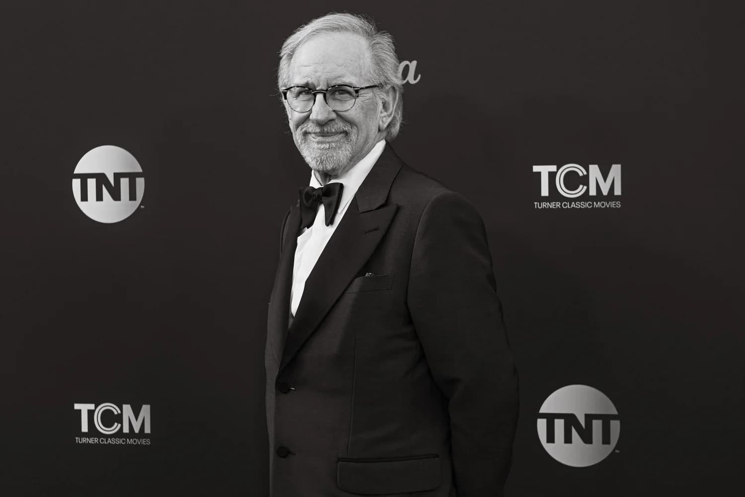 Red carpet coverage — frame 3