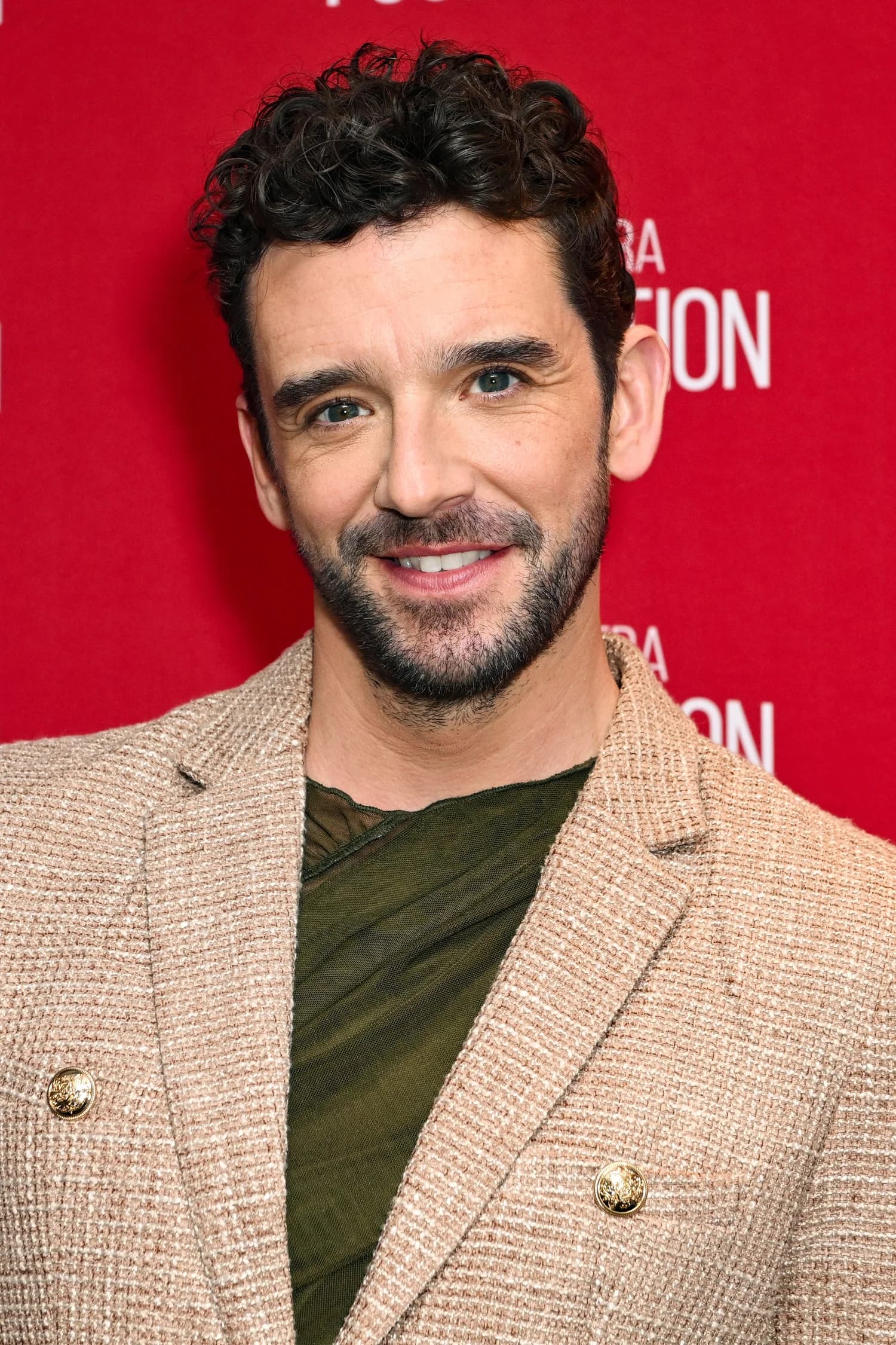 Red carpet coverage — frame 7