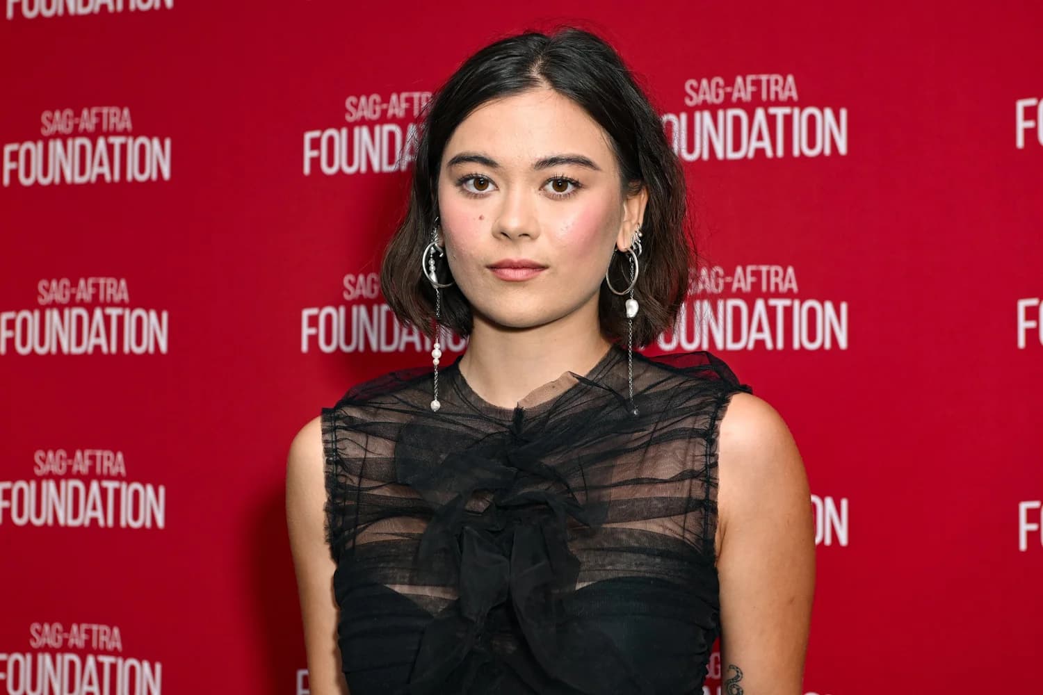 Red carpet coverage — frame 8