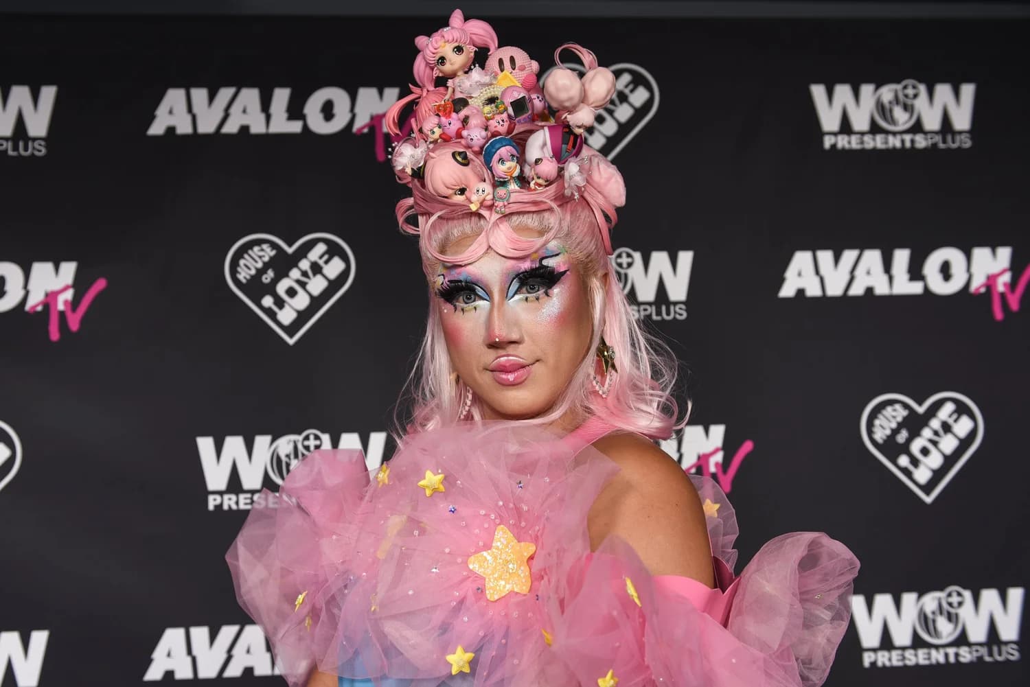 Red carpet coverage — frame 10