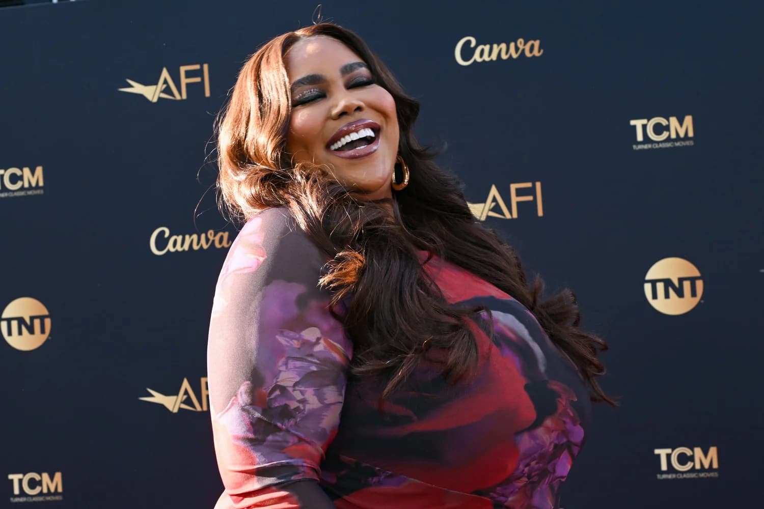 Red carpet coverage — frame 14